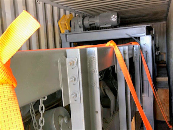 36" W X 18' L (914mm X 5.5m) Belt Conveyor)